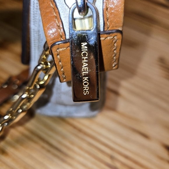 Michael‎ Michael Kors Fulton Flap Crossbody Cream And Brown - Picture 10 of 13